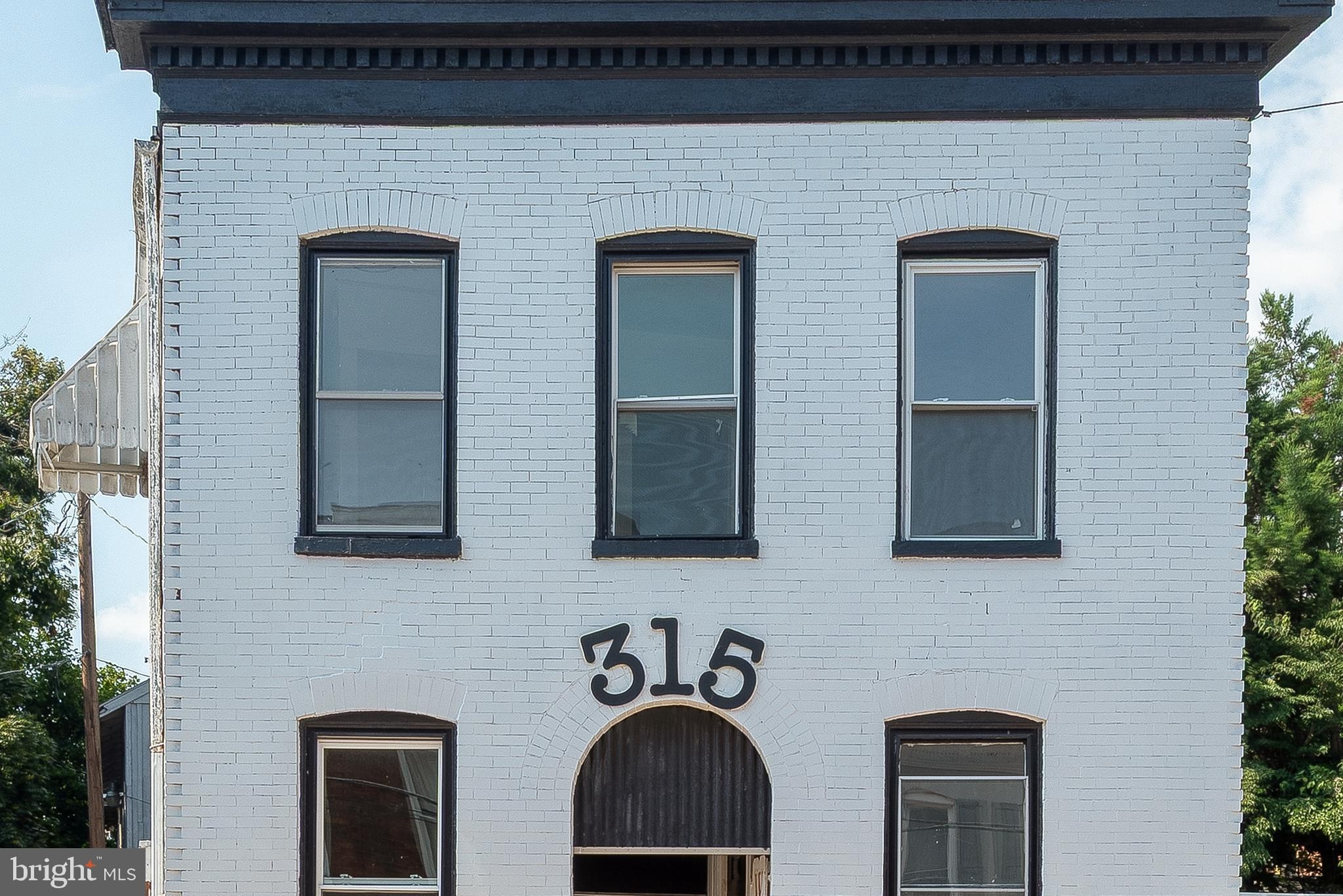 Listing photo of 2-bedroom home at 315 W North Street, York, Pennsylvania 17401, photo 1 of 30