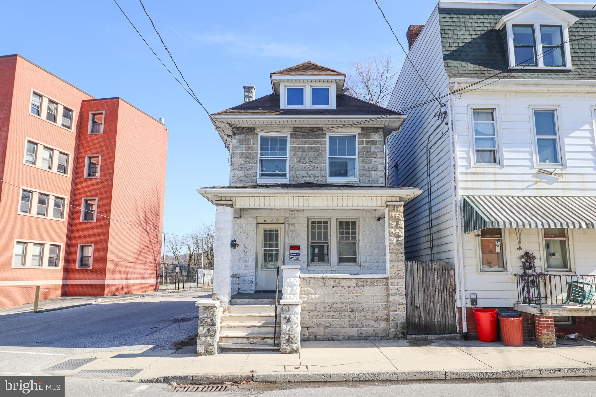 Listing photo of 3-bedroom home at 600 W College Avenue, York, Pennsylvania 17401, photo 1 of 35