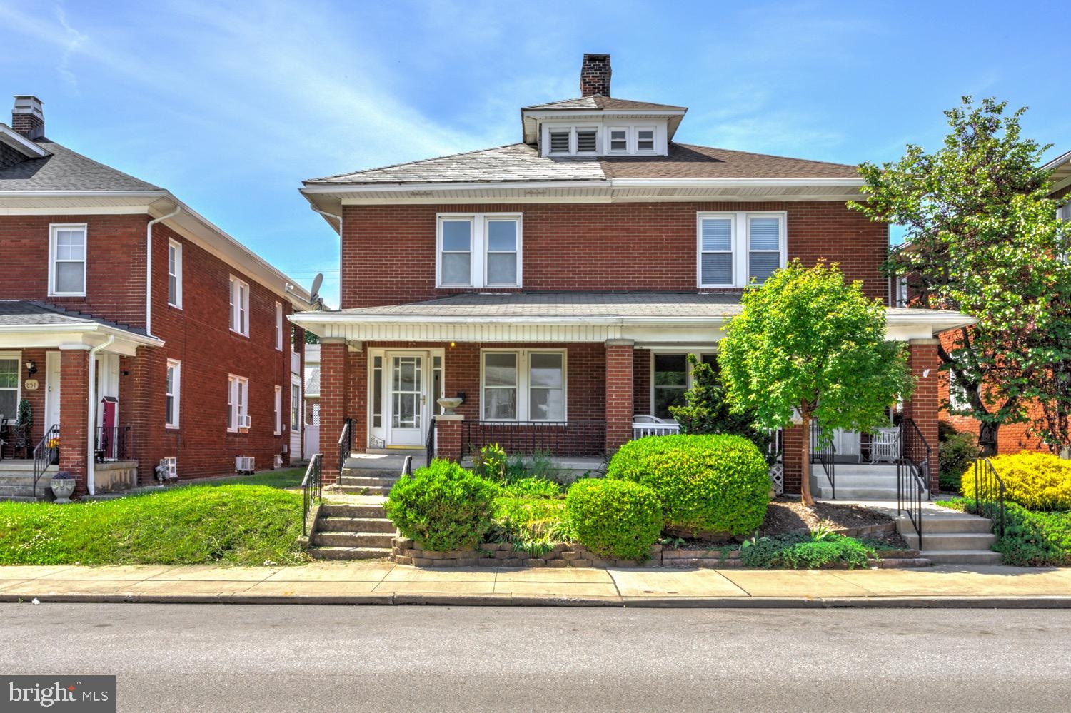 Listing photo of 4-bedroom home at 847 Florida Avenue, York, Pennsylvania 17404, photo 1 of 36