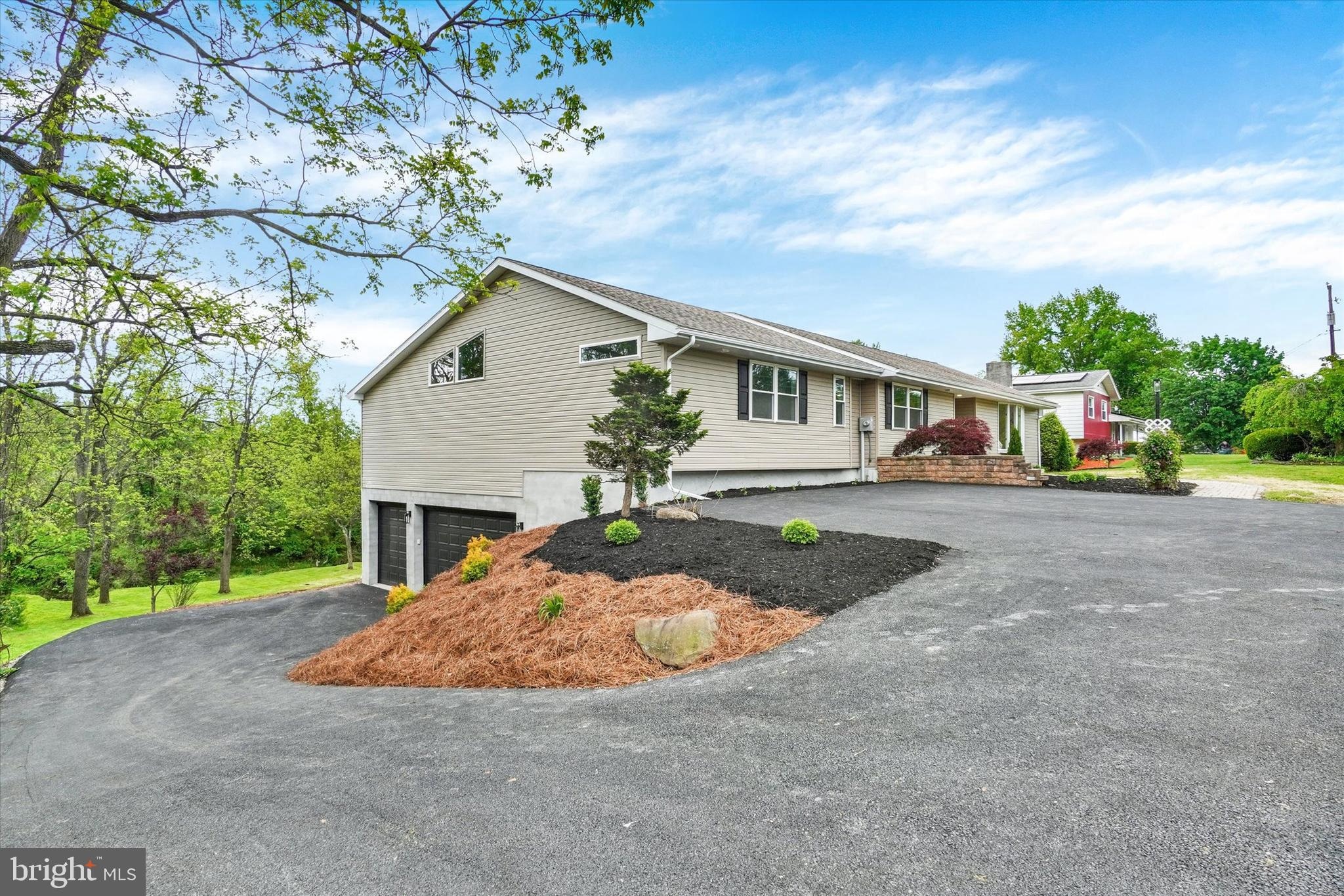 Listing photo of 4-bedroom home at 879 Graffius Road, York, Pennsylvania 17404, photo 1 of 3