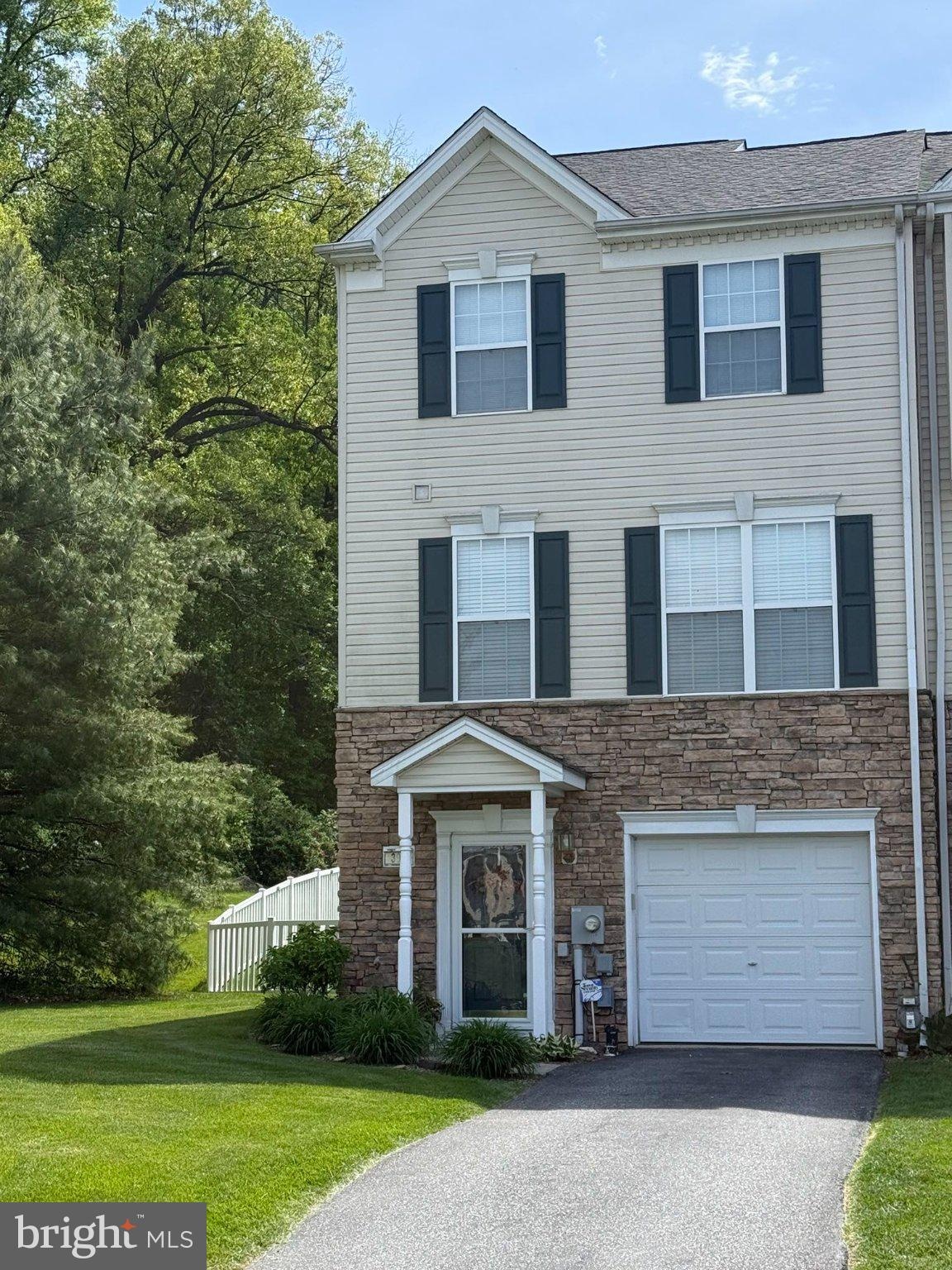 Listing photo of 3-bedroom home at 390 Bruaw Drive, York, Pennsylvania 17406, photo 1 of 31