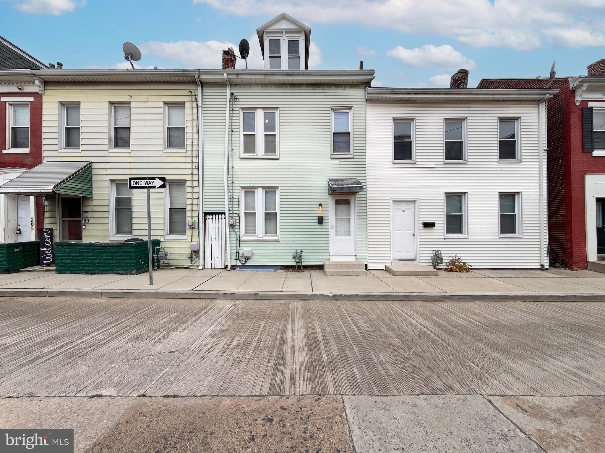 Listing photo of 3-bedroom home at 34 N Franklin Street, York, Pennsylvania 17403, photo 1 of 3