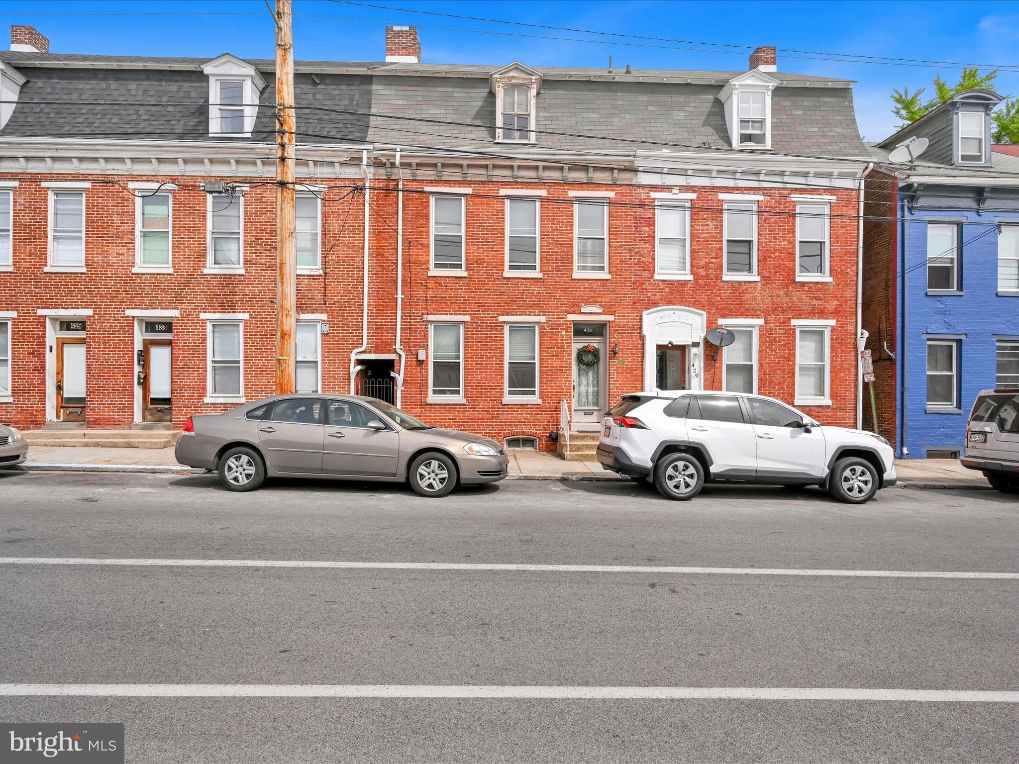 Home for sale at 431 W King Street, York, Pennsylvania 17401, photo 4 of 44