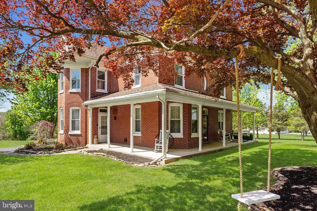Home for sale at 2478 Croll School Road, York, Pennsylvania 17403, photo 4 of 47
