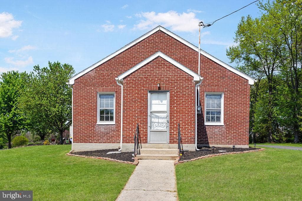 Home for sale at 2478 Croll School Road, York, Pennsylvania 17403, photo 37 of 47