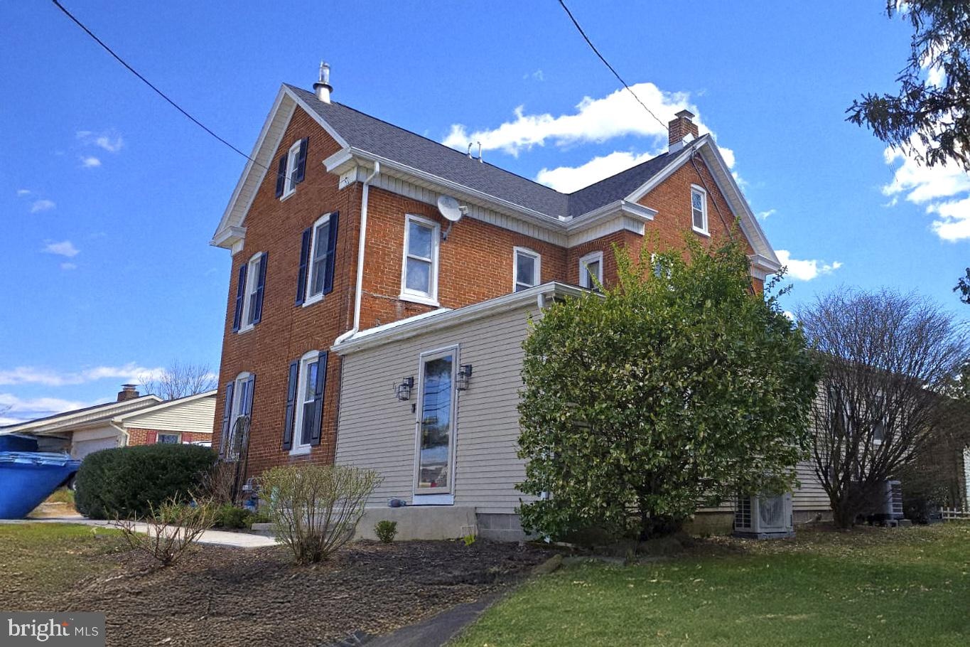 Listing photo of 4-bedroom home at 1122 Hanover Road, York, Pennsylvania 17408, photo 1 of 36