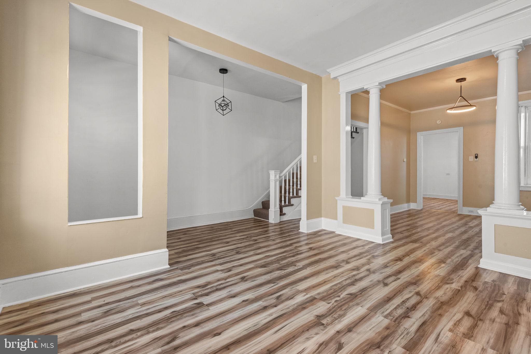 Home for sale at 126 N Queen Street, York, Pennsylvania 17403, photo 5 of 33