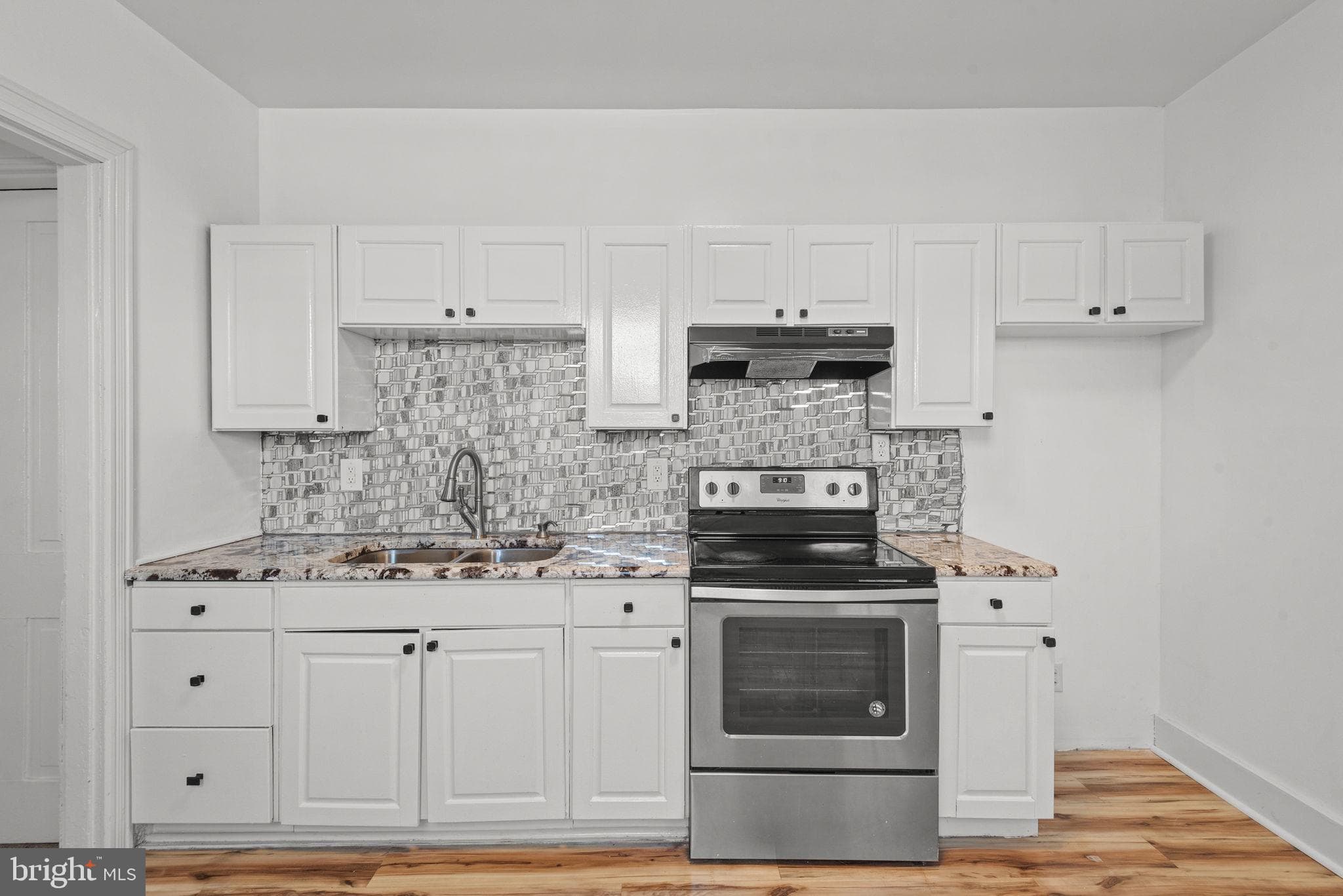 Home for sale at 126 N Queen Street, York, Pennsylvania 17403, photo 11 of 33