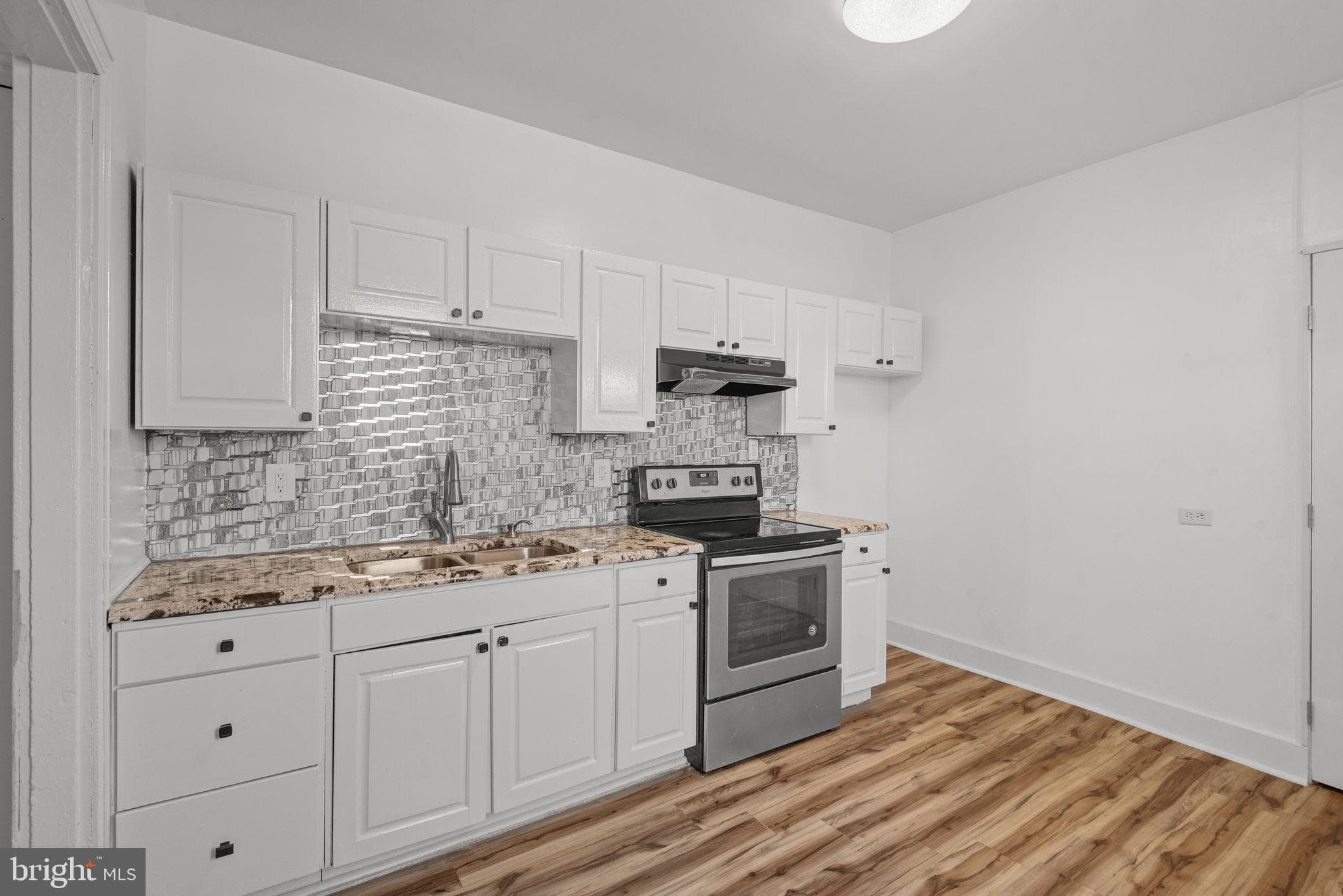 Home for sale at 126 N Queen Street, York, Pennsylvania 17403, photo 10 of 33