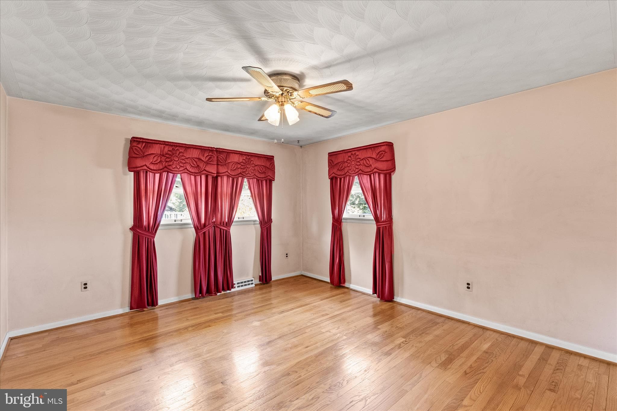 Home for sale at 2564 Audlyn Drive, York, Pennsylvania 17408, photo 18 of 46