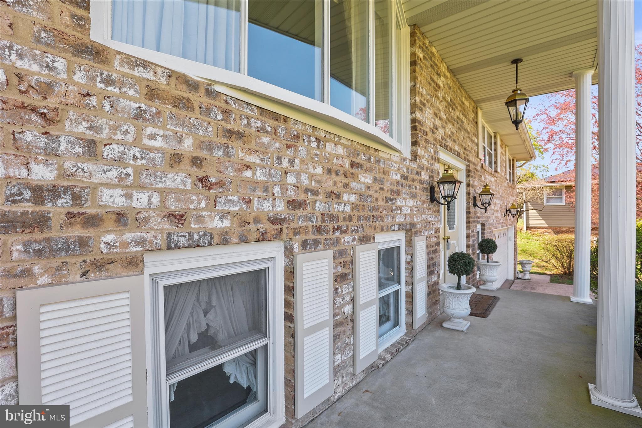 Home for sale at 2564 Audlyn Drive, York, Pennsylvania 17408, photo 5 of 46