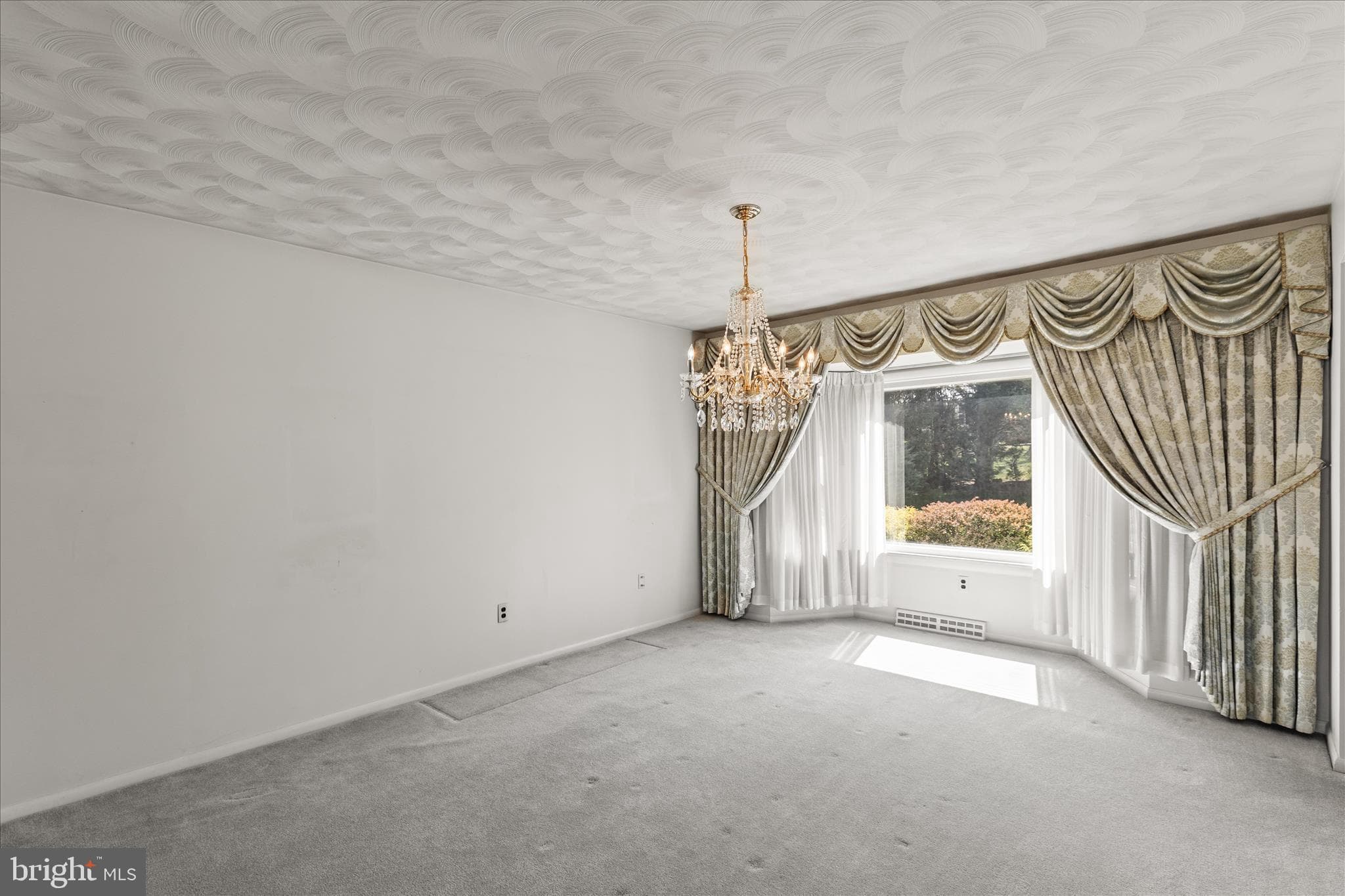 Home for sale at 2564 Audlyn Drive, York, Pennsylvania 17408, photo 11 of 46