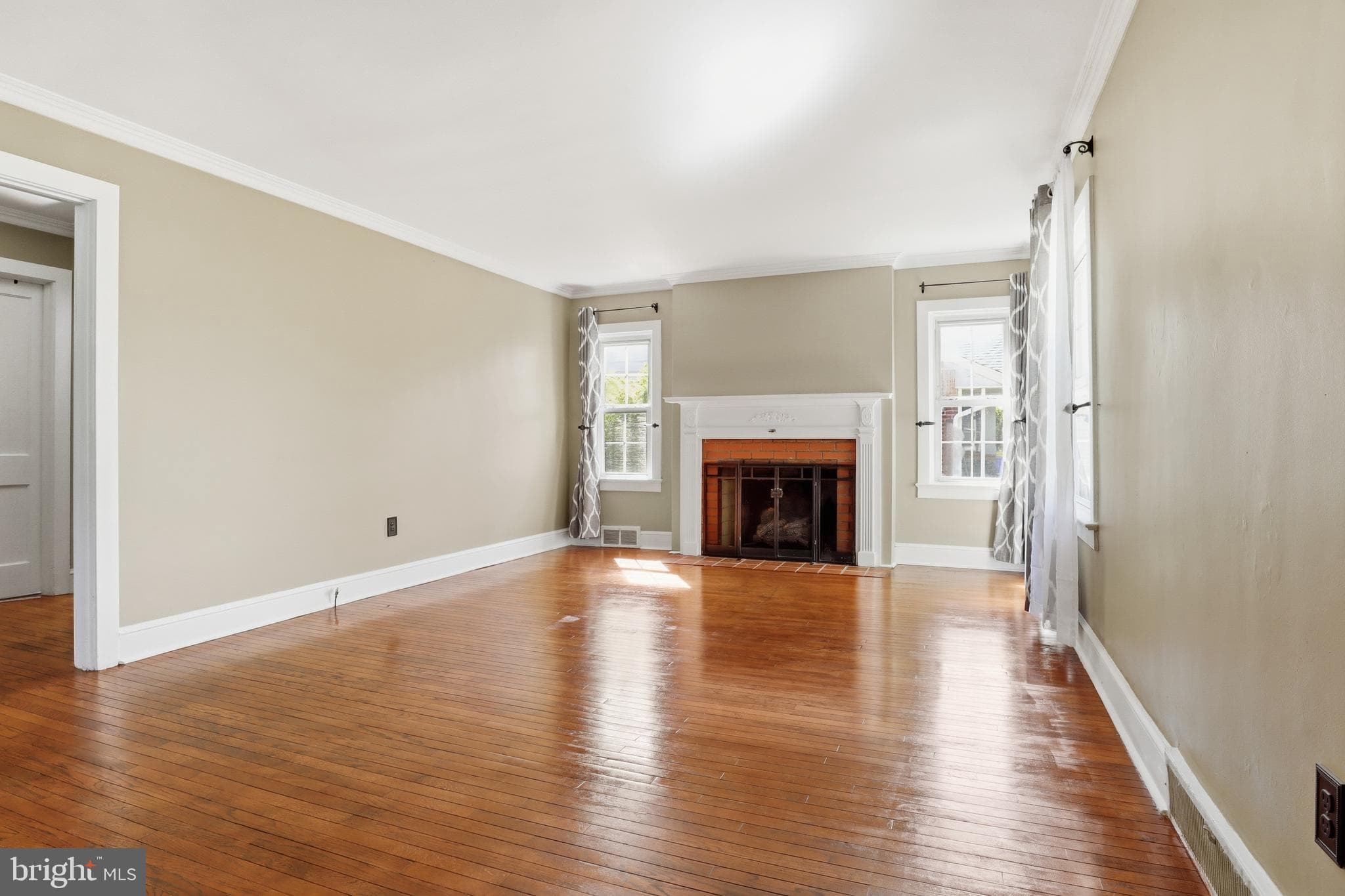 Home for sale at 2006 S Queen Street, York, Pennsylvania 17403, photo 6 of 59