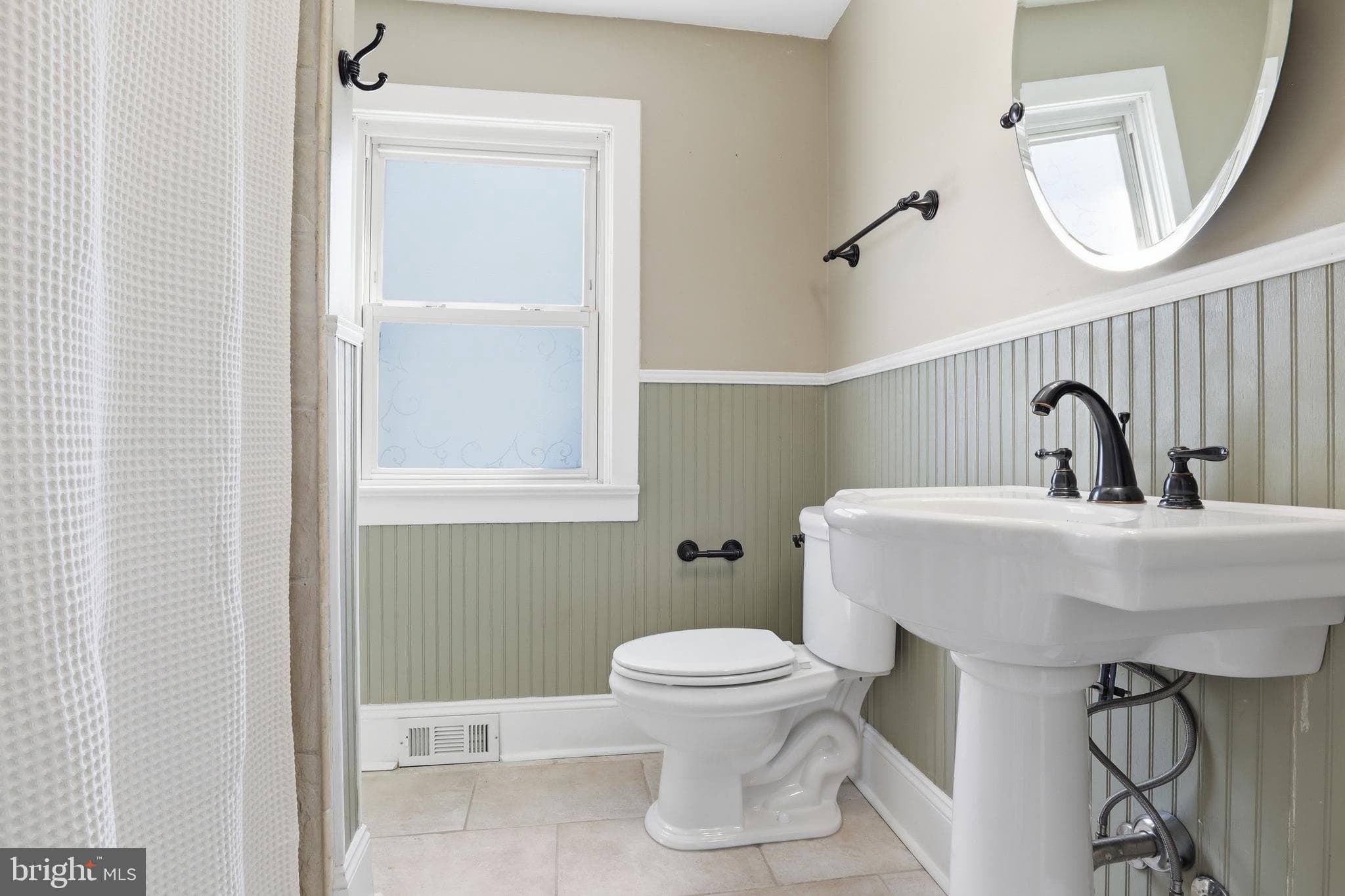 Home for sale at 2006 S Queen Street, York, Pennsylvania 17403, photo 30 of 59