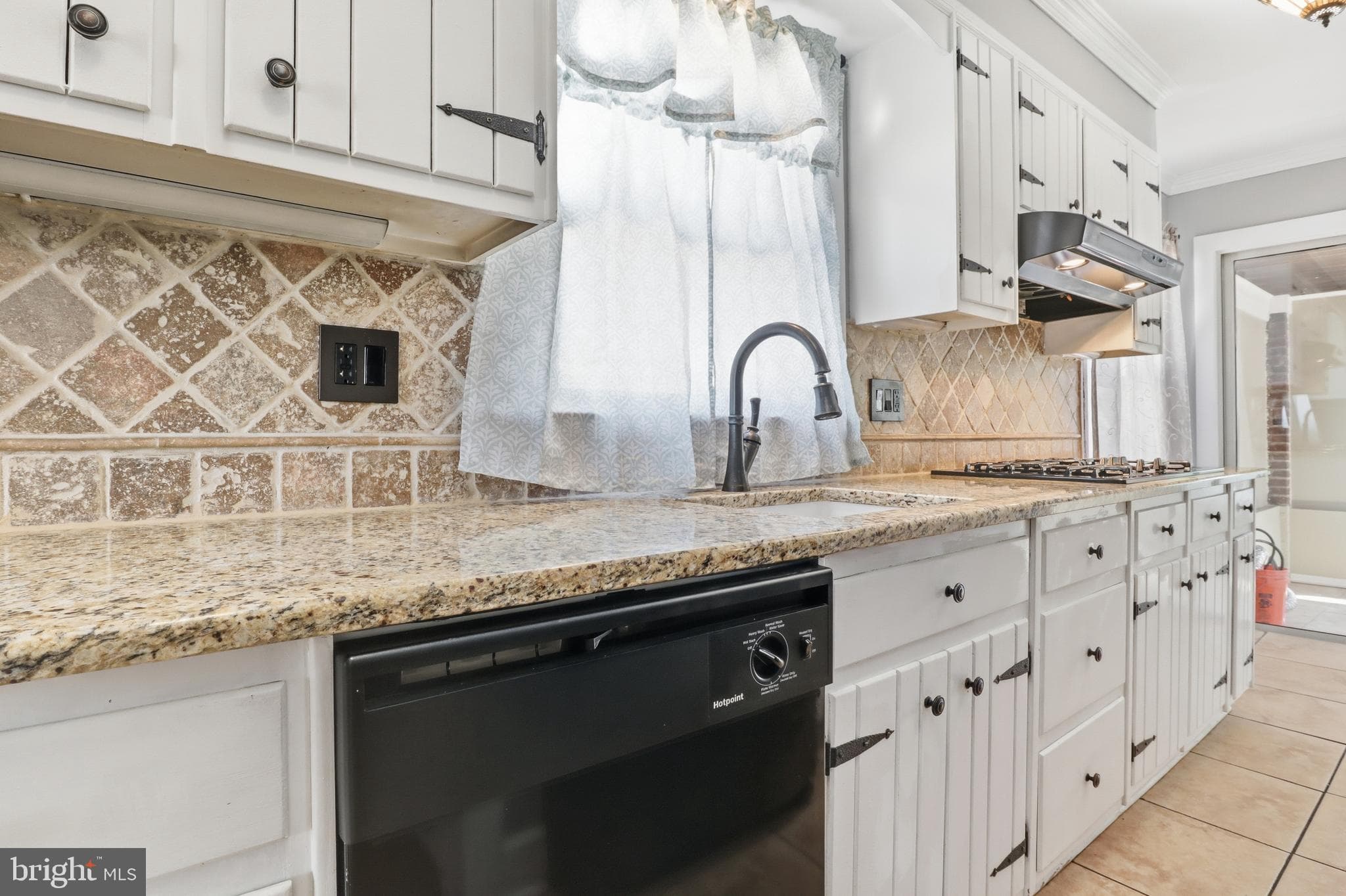 Home for sale at 2006 S Queen Street, York, Pennsylvania 17403, photo 12 of 59