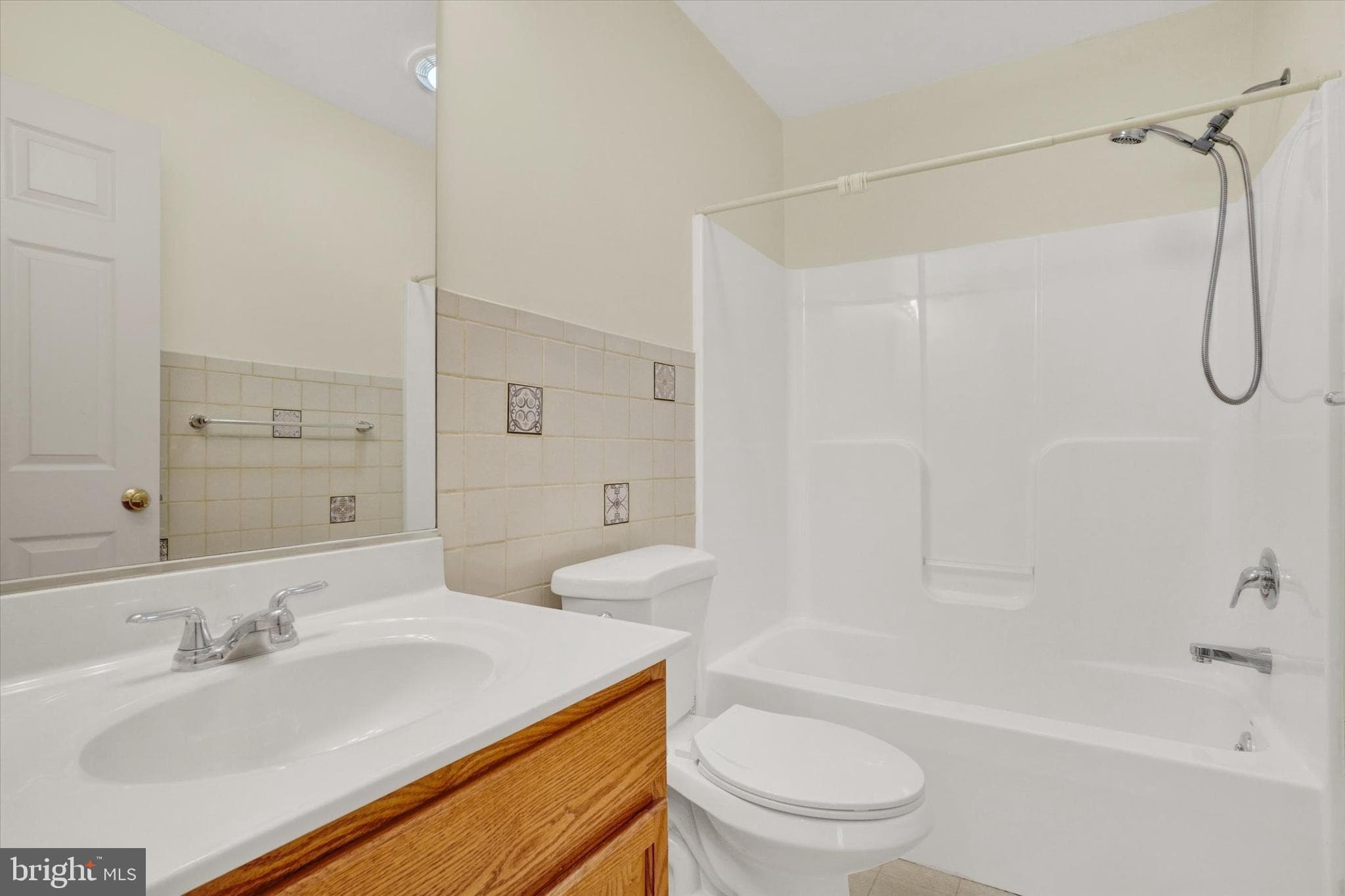 Home for sale at 7172 Seneca Ridge Drive, York, Pennsylvania 17403, photo 15 of 18