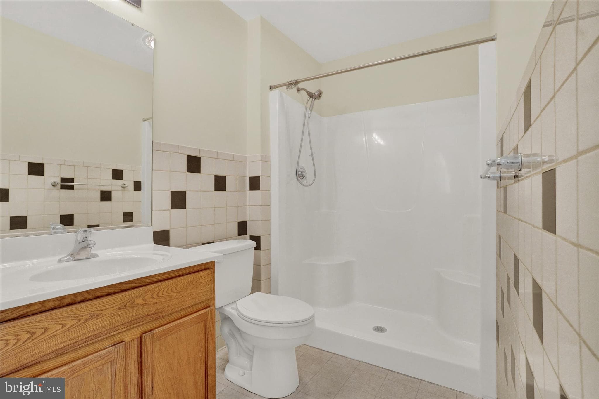 Home for sale at 7172 Seneca Ridge Drive, York, Pennsylvania 17403, photo 14 of 18