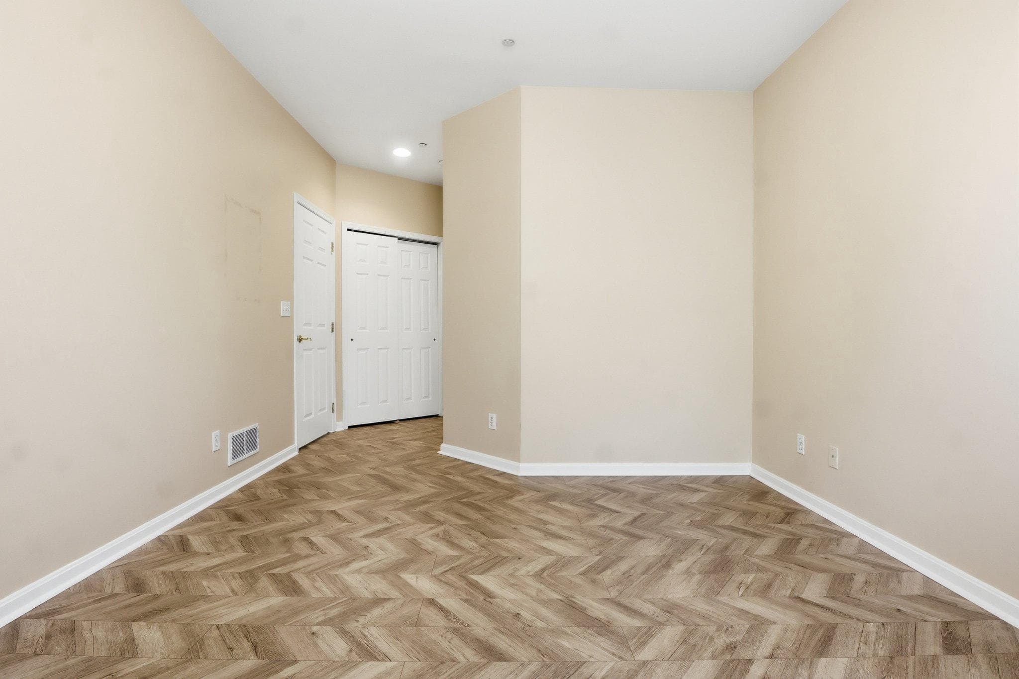 Home for sale at 1010 Crest Way 103, York, Pennsylvania 17403, photo 21 of 49