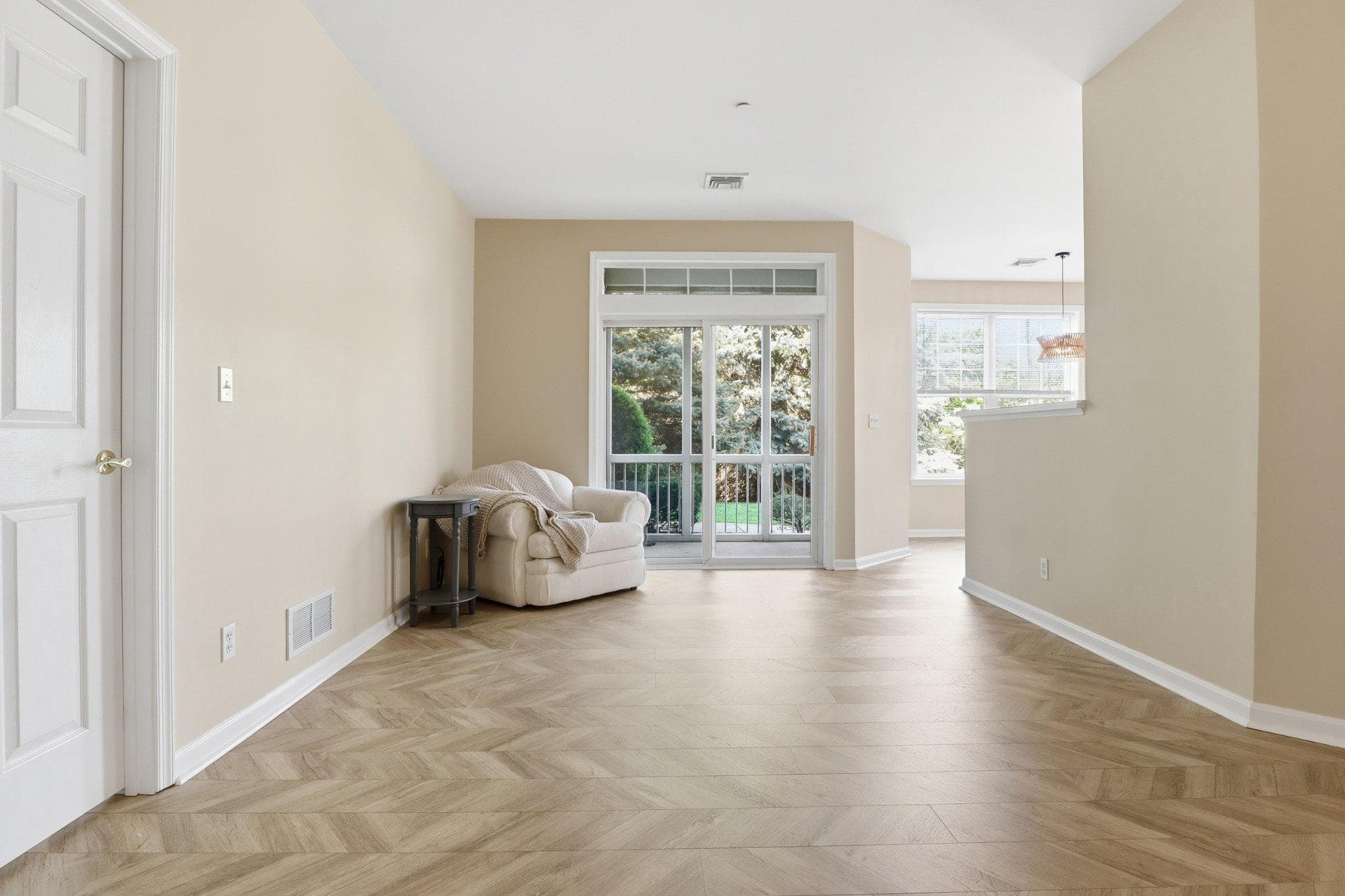 Home for sale at 1010 Crest Way 103, York, Pennsylvania 17403, photo 10 of 49