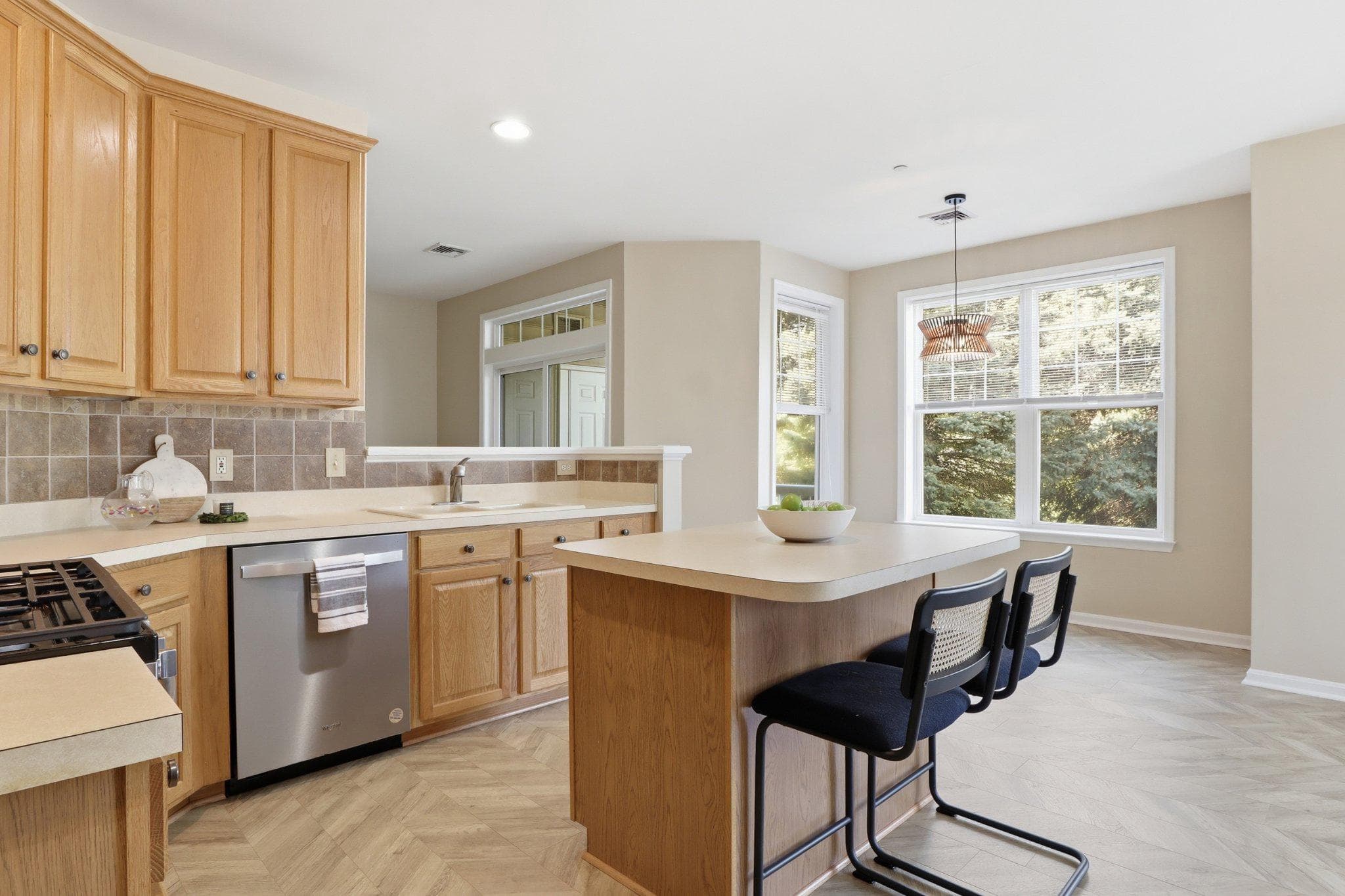 Home for sale at 1010 Crest Way 103, York, Pennsylvania 17403, photo 14 of 49