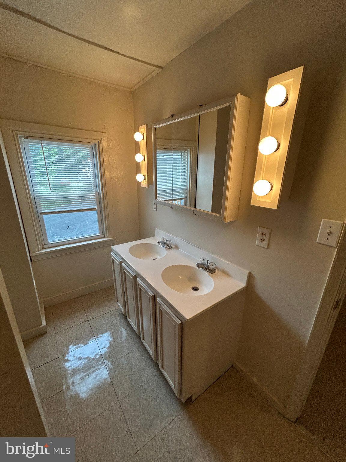 Home for sale at 140 Penn Street, York, Pennsylvania 17401, photo 16 of 21