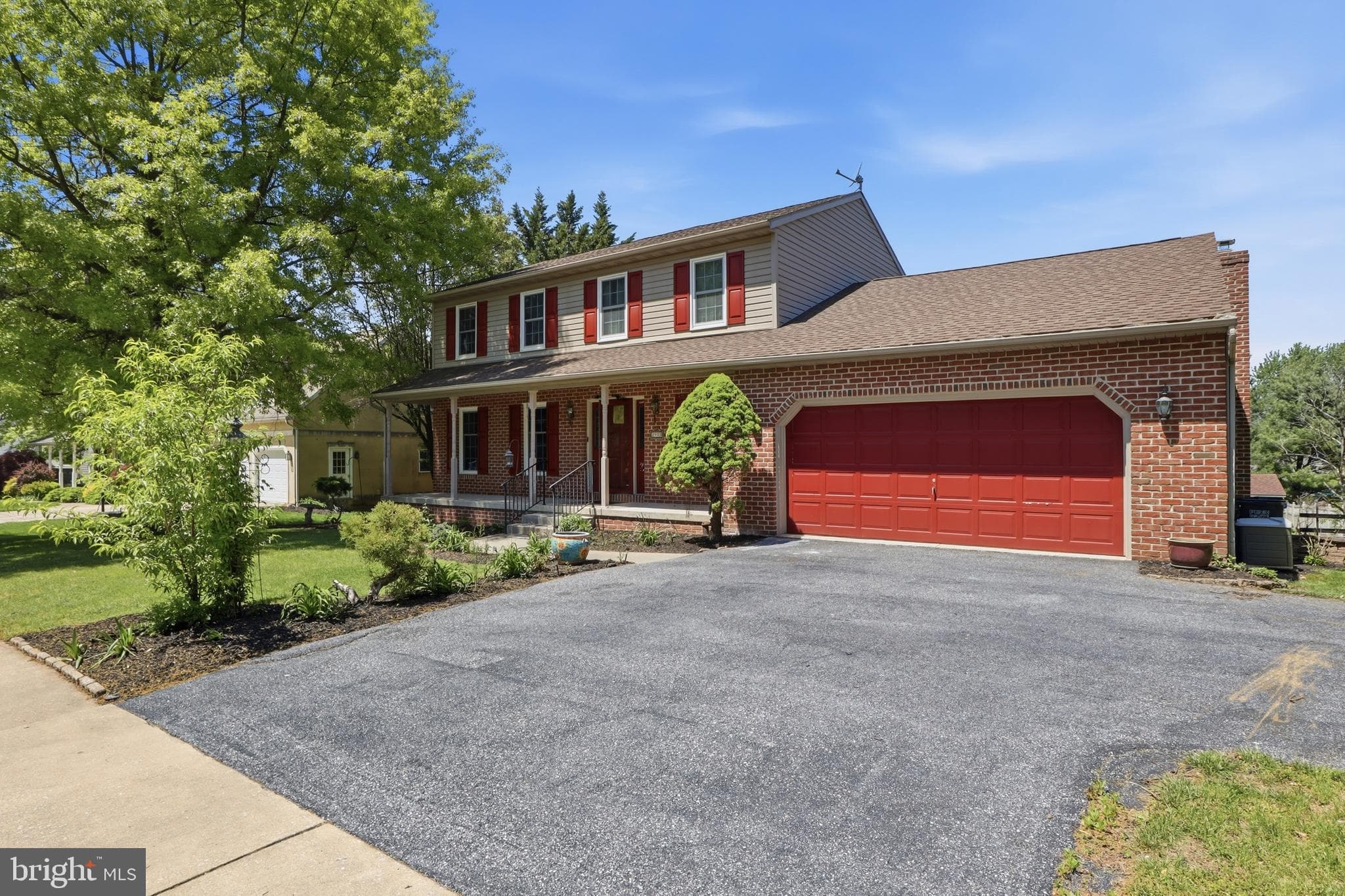 Home for sale at 2933 Ridings Way, York, Pennsylvania 17408, photo 4 of 62
